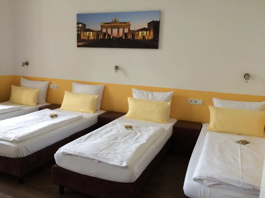 Bed in dormitory CAPACITY 6 Room, Grand Hostel Berlin Classic, Berlin