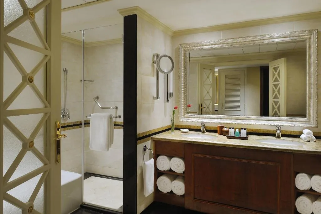 Room, Cairo Marriott hotel & Omar Khayyam Casino, Cairo