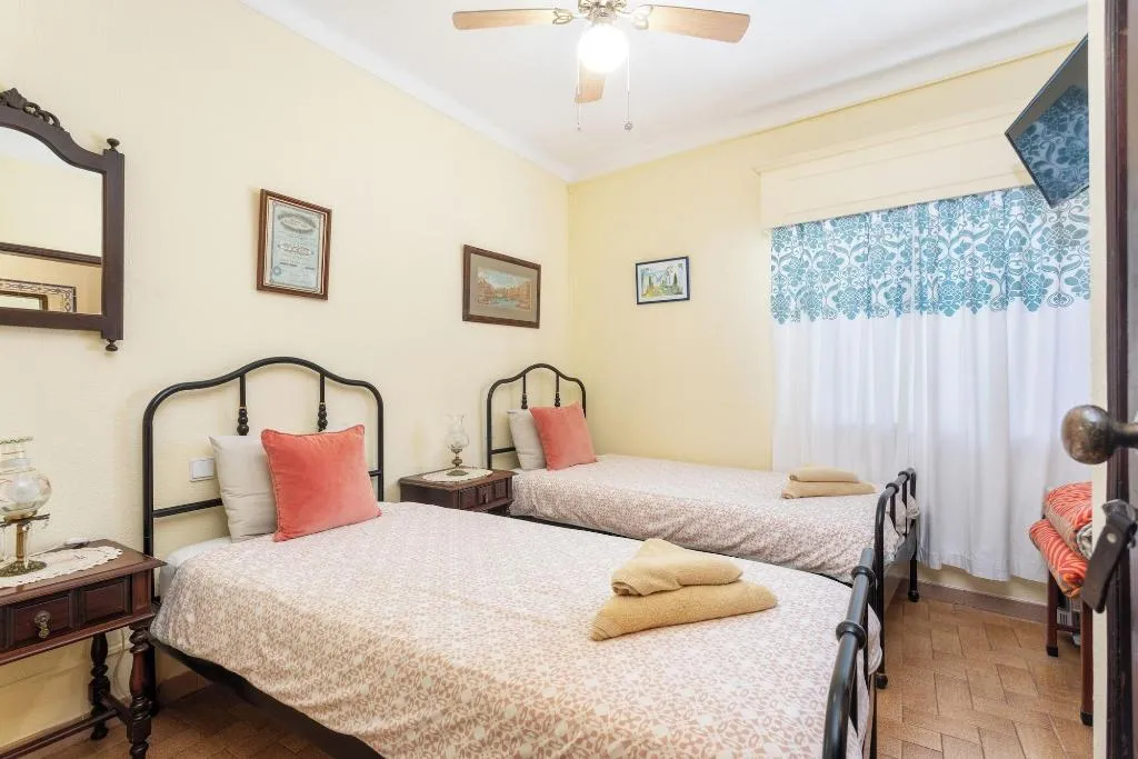 Room, Pension Bicuar, Algarve