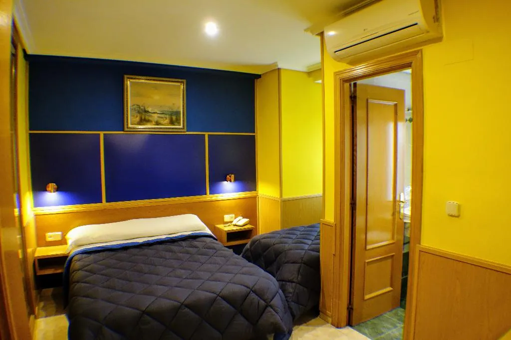TRIPLE STANDARD Room, Trípolis Toledo, Madrid