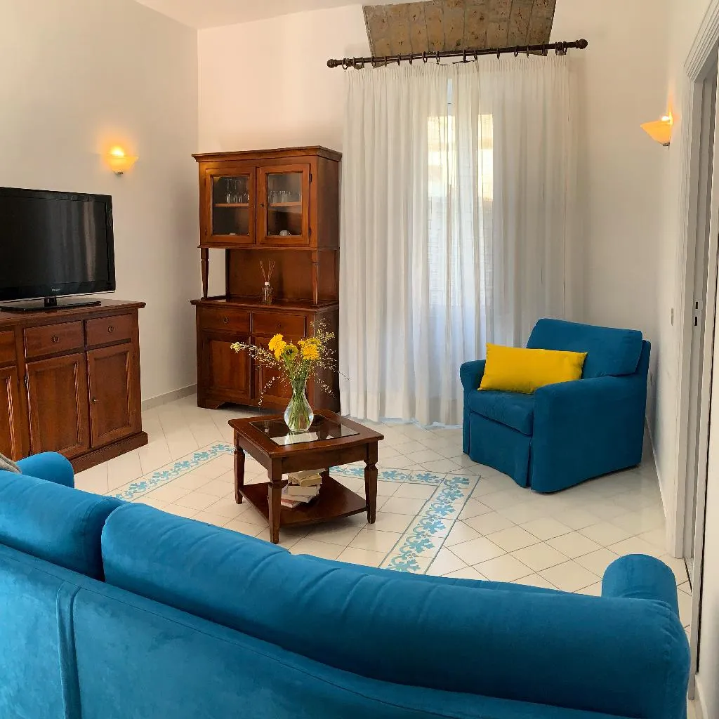 APARTMENT WITH TERRACE Room, Antico Palazzo Scala, Naples