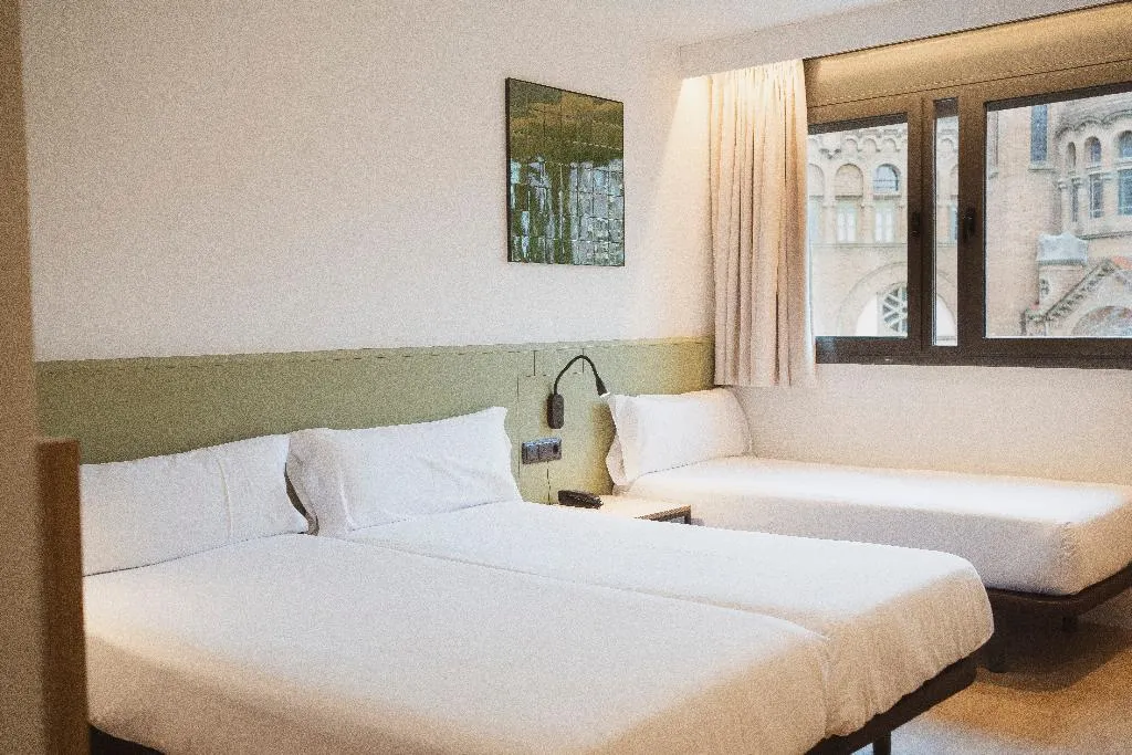 TRIPLE STANDARD Room, Hotel Sant Pau, Barcelona