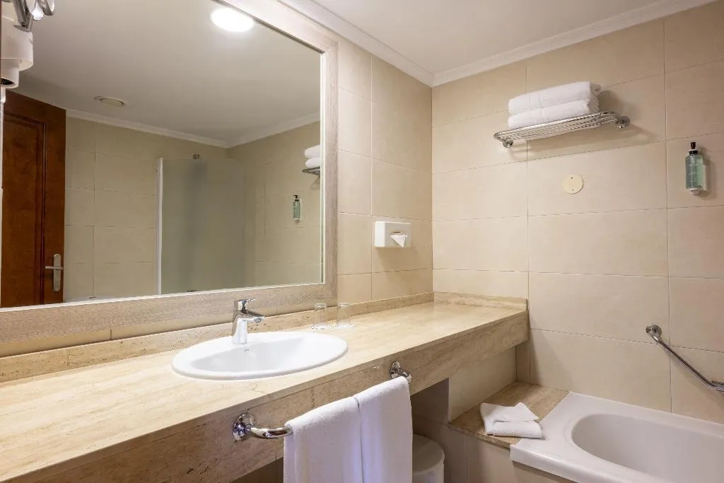 SUITE CAPACITY 2 Room, Landmar Costa Los Gigantes Family Resort, Tenerife