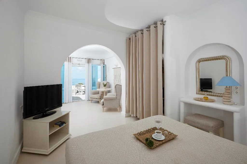 JUNIOR SUITE STANDARD Room, Andromeda Villas, Santorini