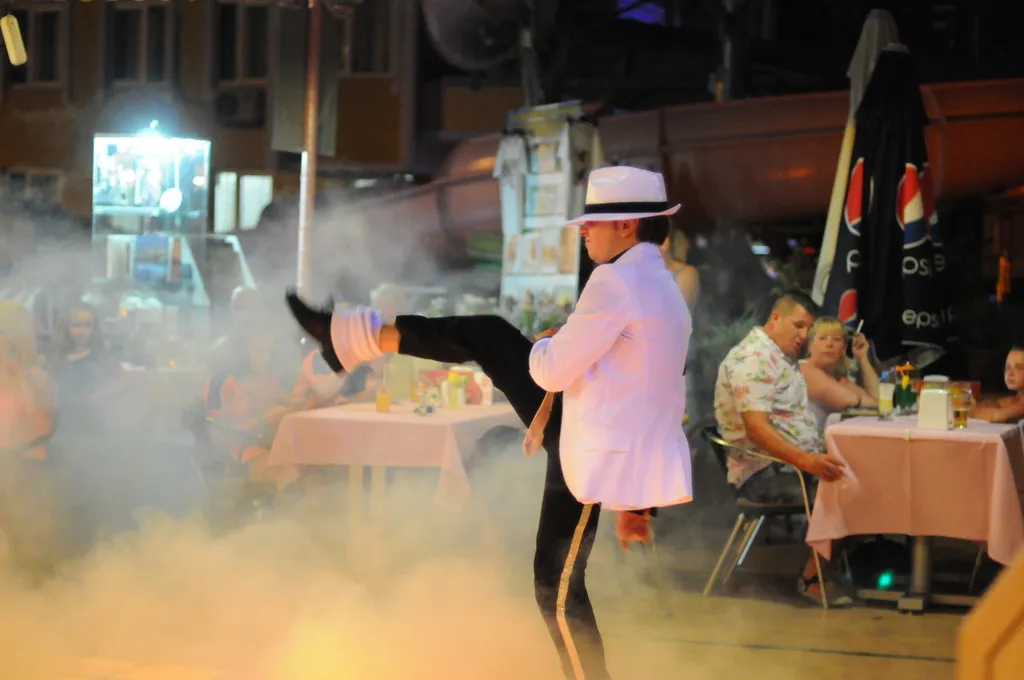 Sports and Entertainment, Rosy Apart, Dalaman