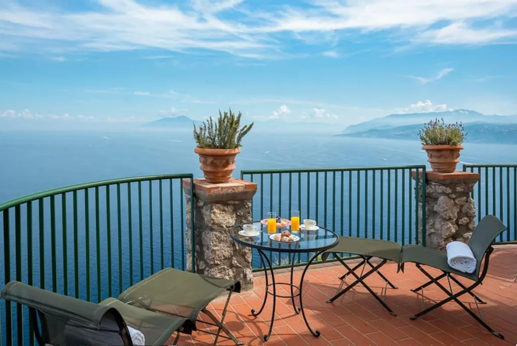 JUNIOR SUITE PREMIUM SEA VIEW Room, Caesar Augustus, Naples