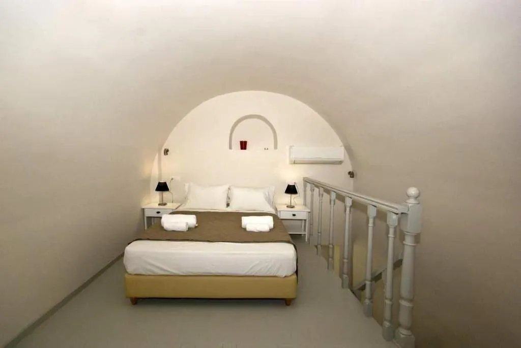 Room, Alafouzos Studios, Santorini