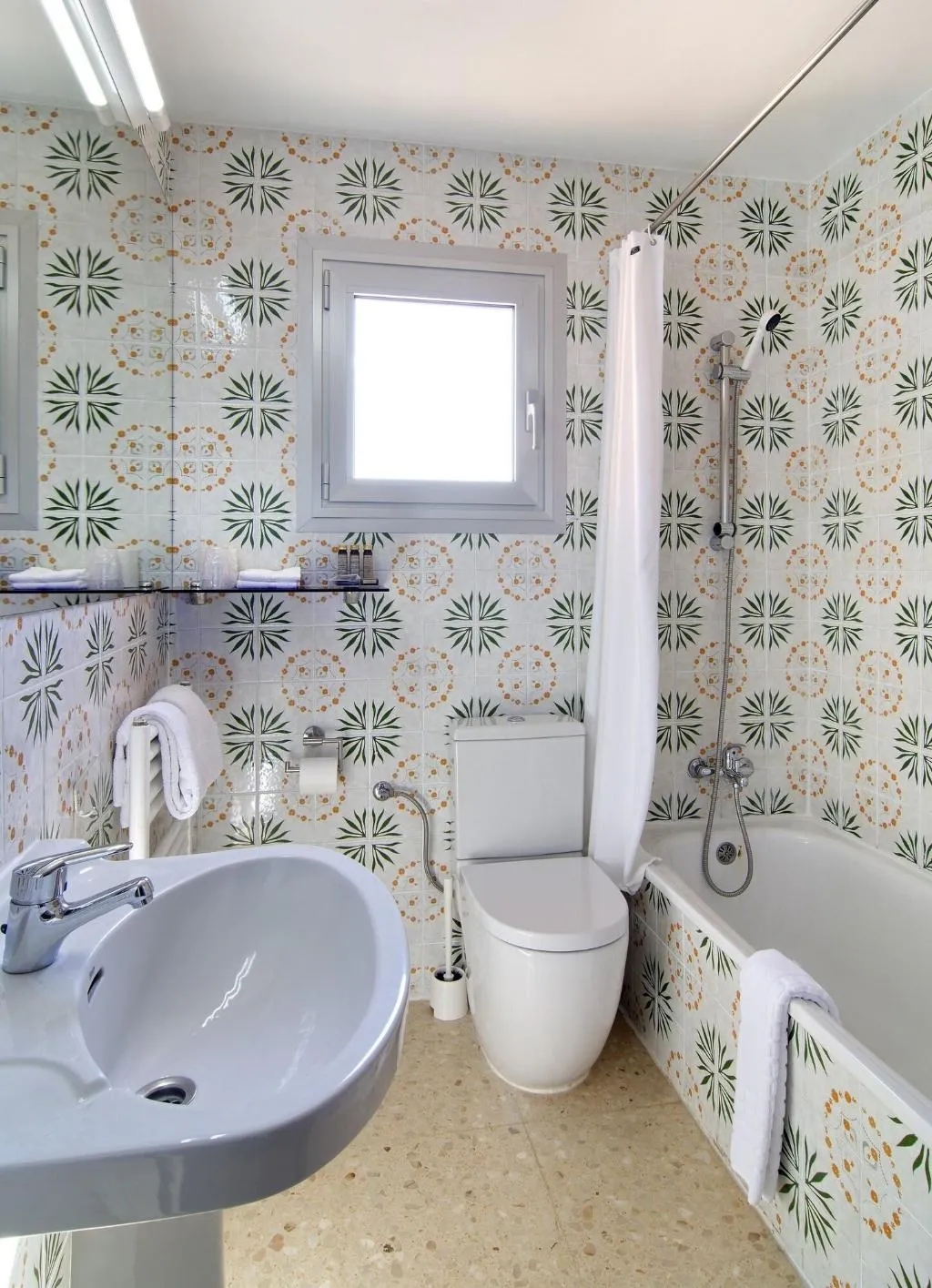 Room, Aatu, Costa Brava