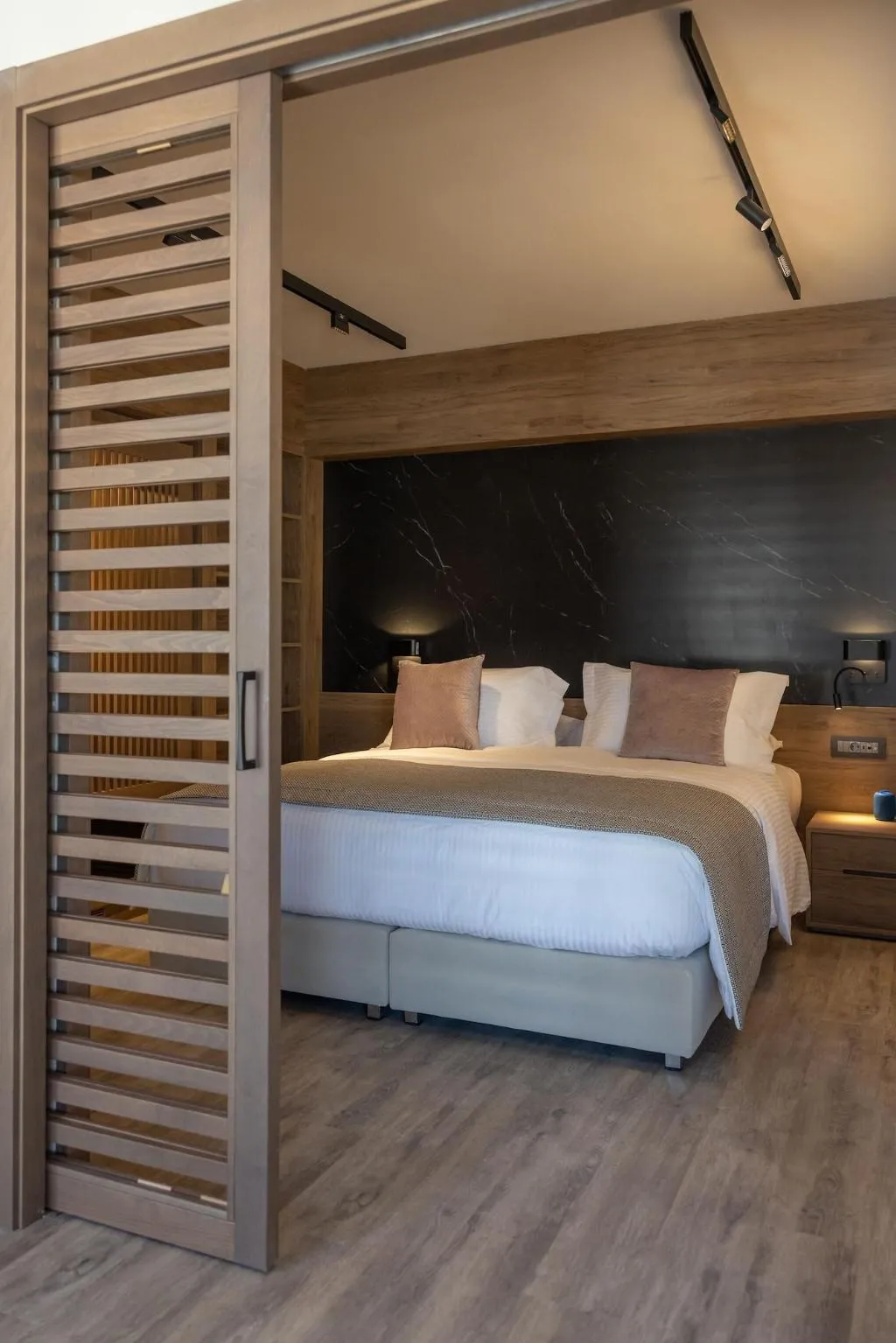 Room, Athens 507, Athens