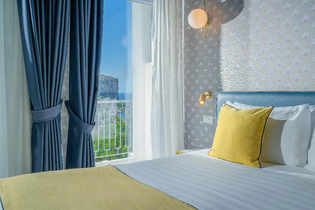 JUNIOR SUITE SEA VIEW WITH BALCONY Room, Mary Hotel, Naples