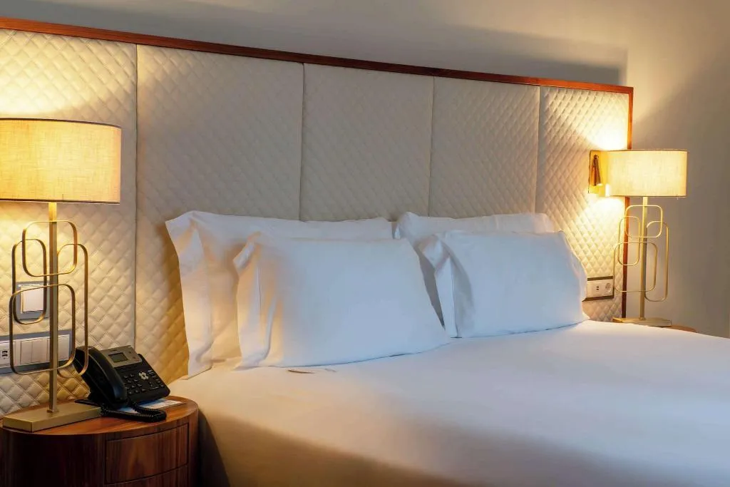 DOUBLE DELUXE KING BED Room, Boeira Garden Hotel Porto Gaia, Curio Collection, Porto