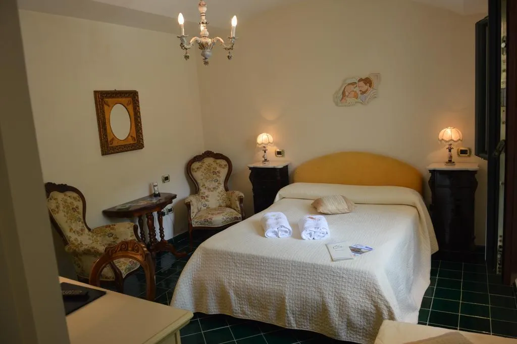 DOUBLE LUXURY Room, Hotel Santa Lucia, Naples