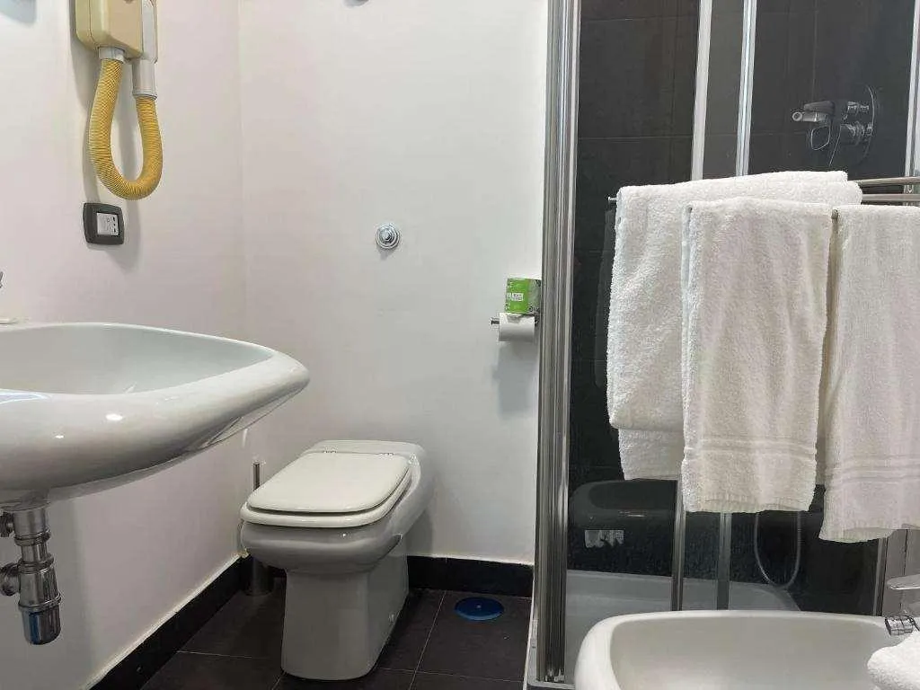 Room, Borbone Di Napoli, Naples