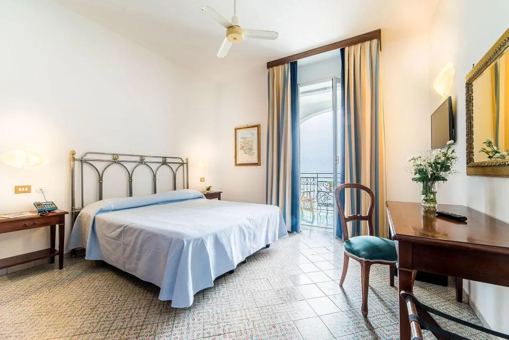 DOUBLE DELUXE SEA VIEW Room, Hotel Sole Splendid, Naples