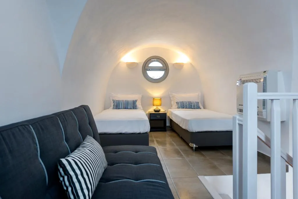 JUNIOR SUITE STANDARD Room, White Harmony Suites, Santorini
