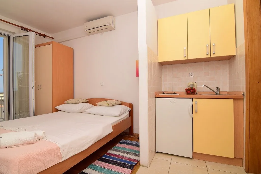 APARTMENT CAPACITY 2 Room, Renata, Split