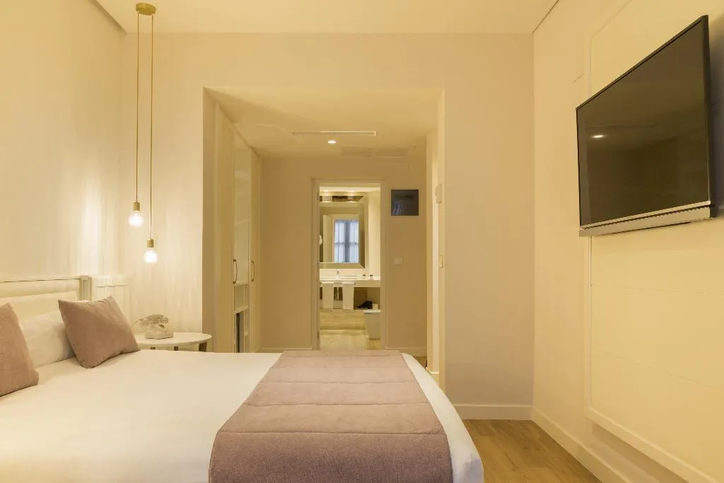 QUADRUPLE STANDARD Room, Icon Bcn, Barcelona