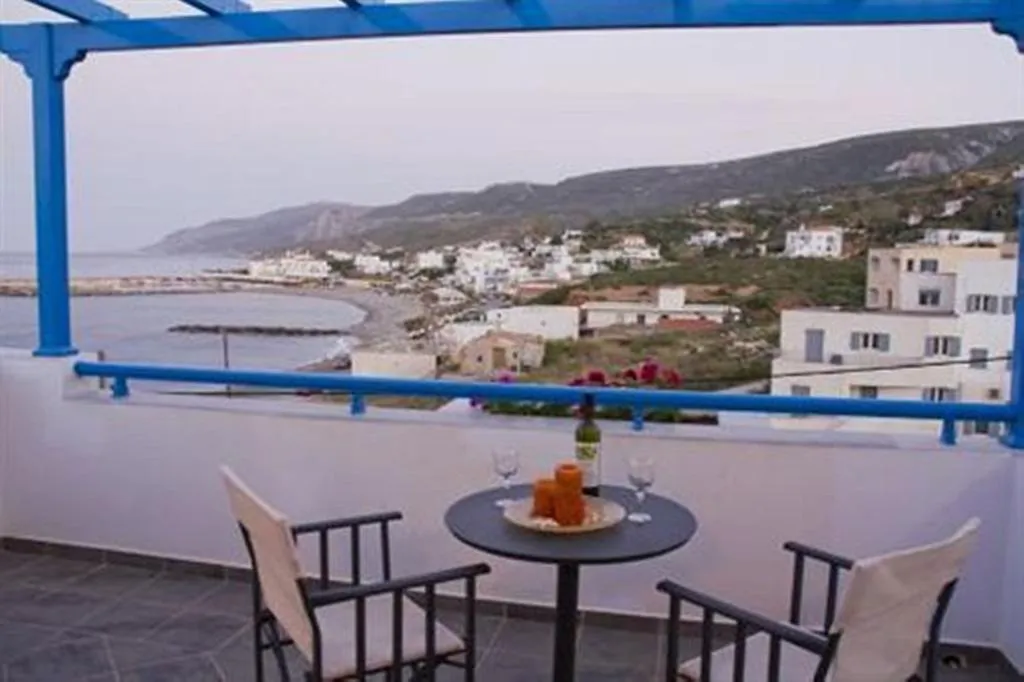 Room, Romantica, Kythira