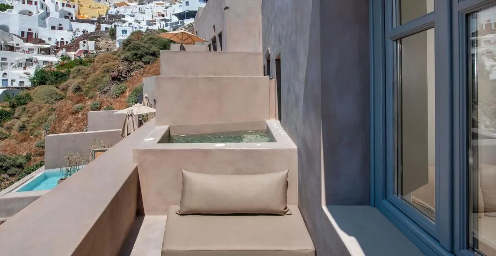SUITE WITH JACUZZI Room, Old Castle Oia by Mr and Mrs White, Santorini