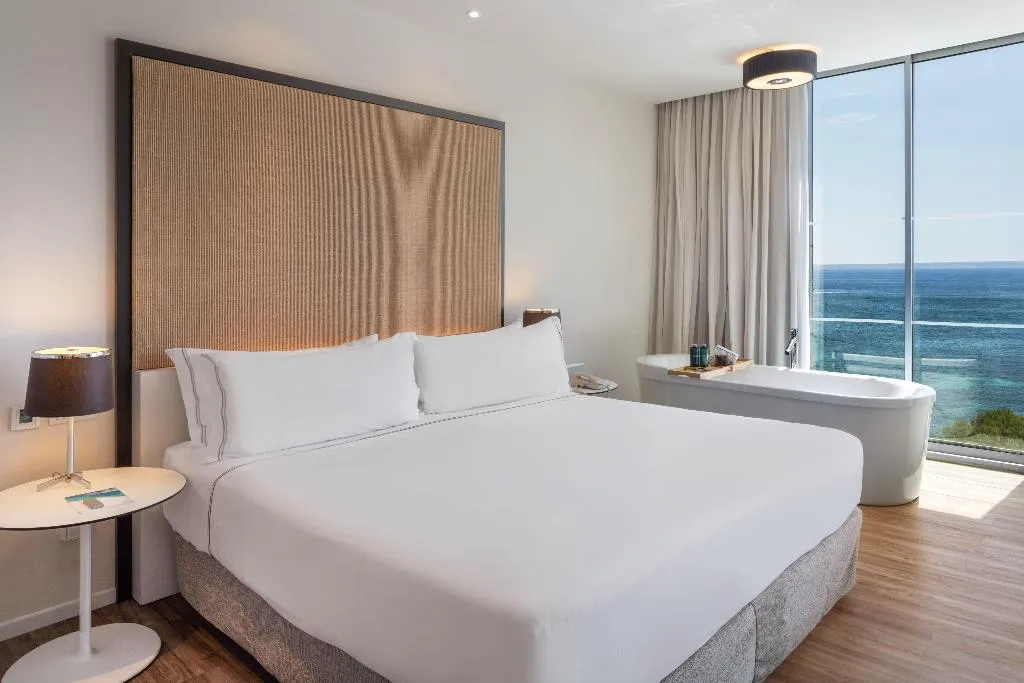 JUNIOR SUITE STANDARD Room, Melia South Beach, Majorca