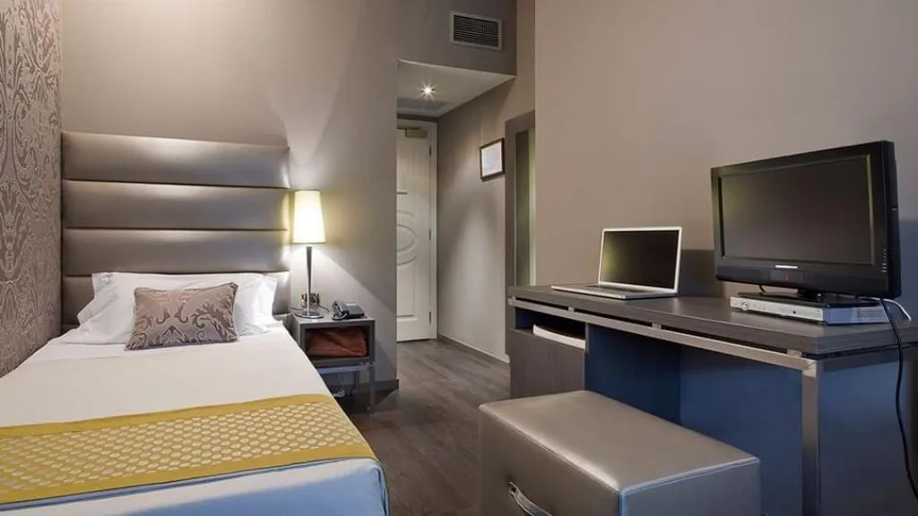 SINGLE CLASSIC Room, Hotel Mozart, Milan