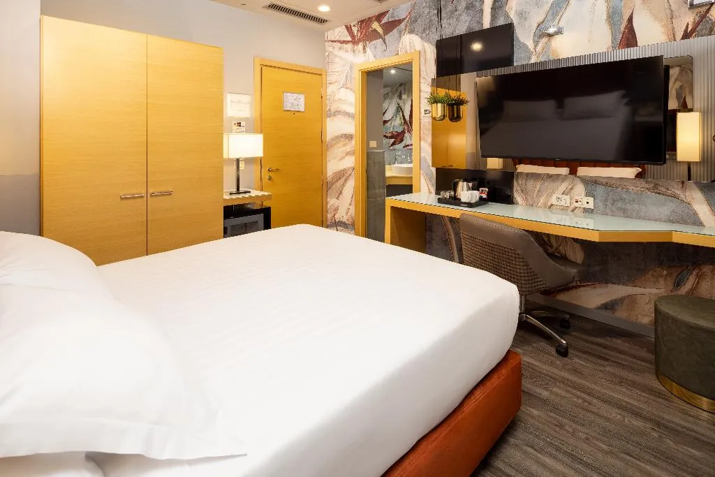 Room STANDARD Room, Holiday Inn Milan Garibaldi Station, Milan