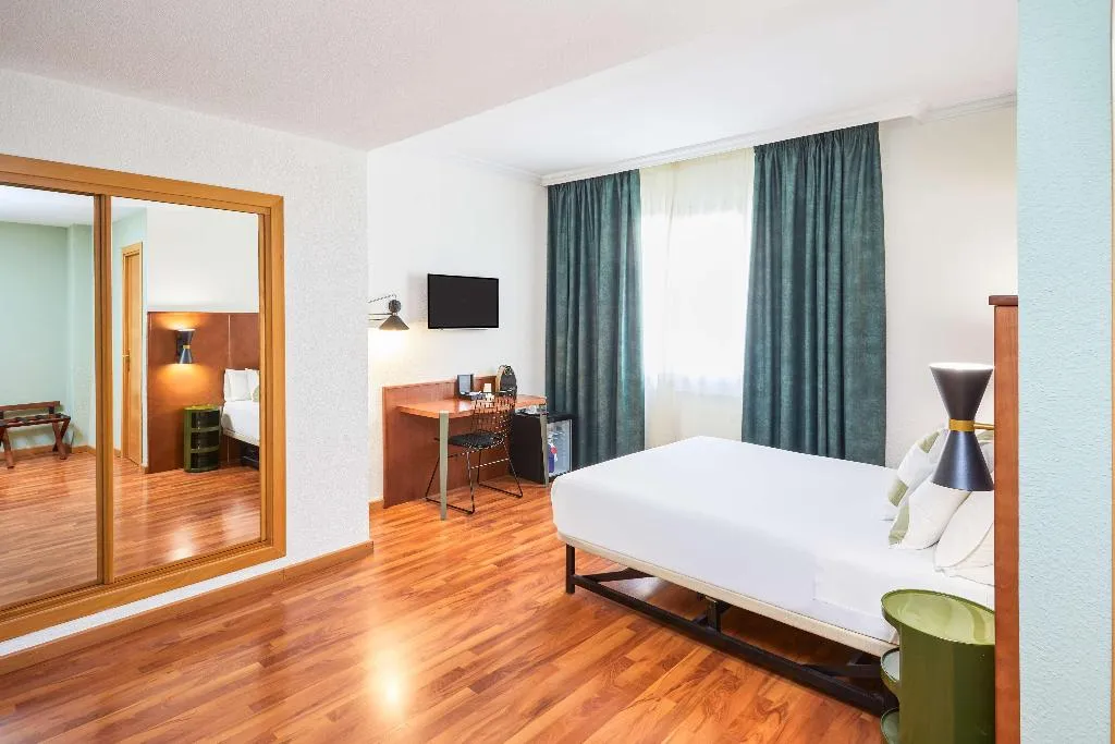 Room, Cason del Tormes, Madrid