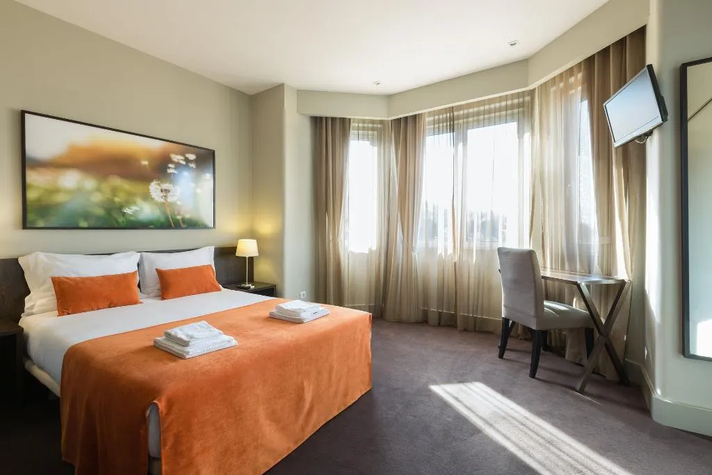 FAMILY ROOM CAPACITY 4 Room, Riversuites, Porto