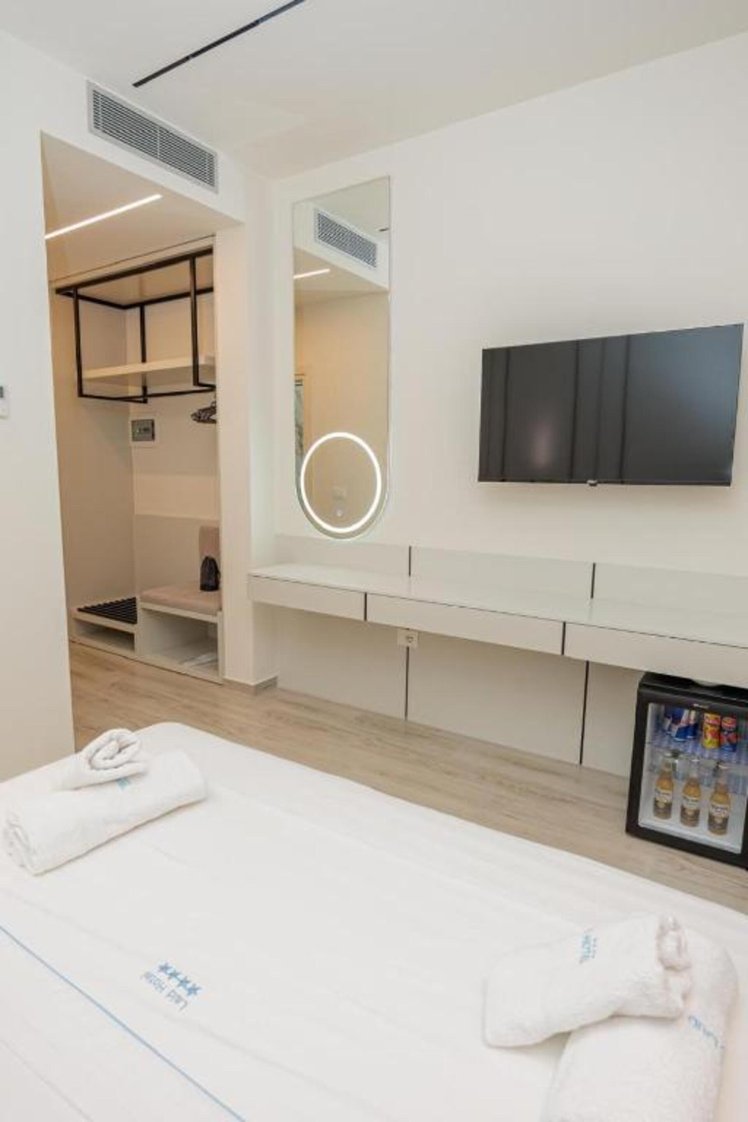 Laid Hotel, Kavaje