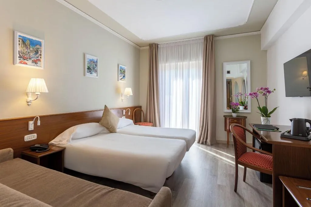 TRIPLE STANDARD Room, Hotel Central, Naples