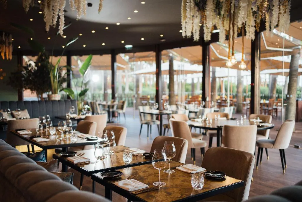 Restaurant, Wine & Books by the sea - Algarve Resort, Algarve
