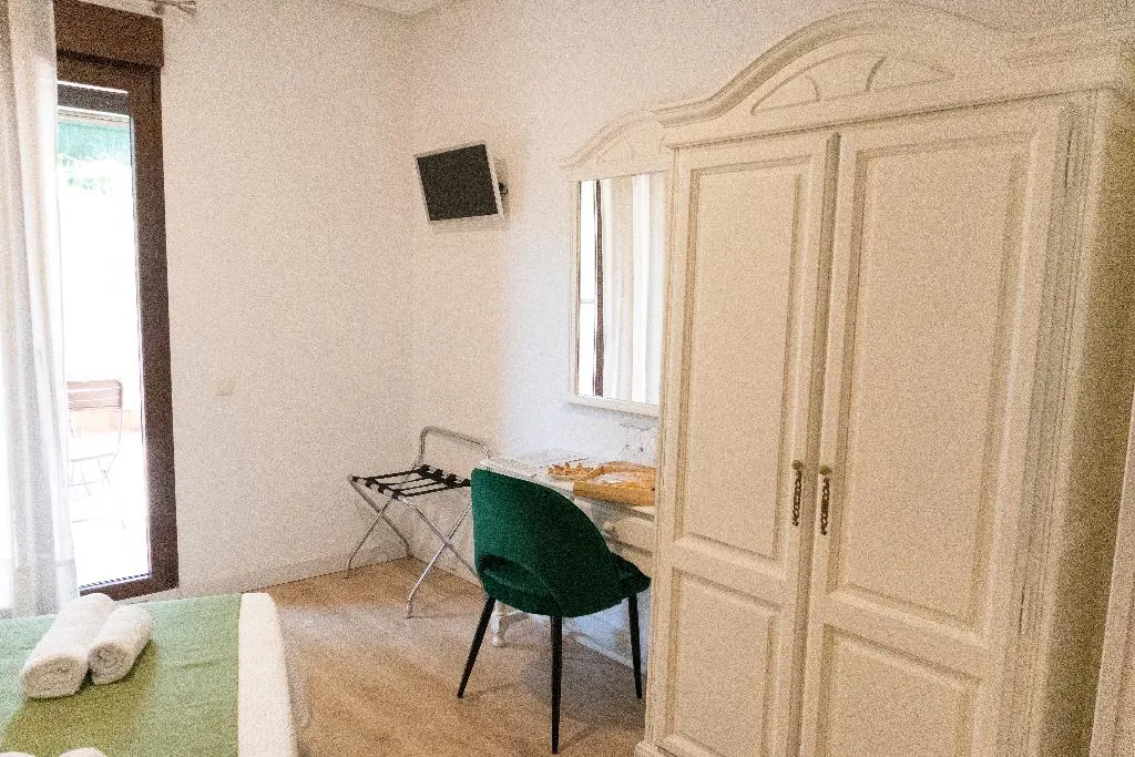 DOUBLE WITH TERRACE Room, Eco Hotel Toledo, Madrid