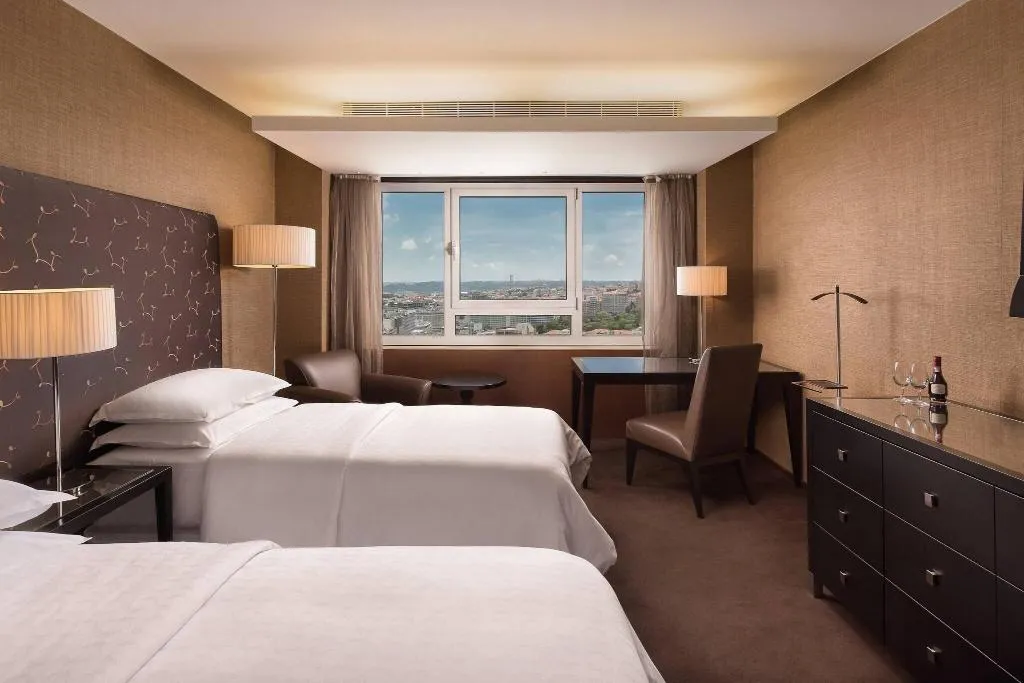 Room, Sheraton Lisboa Hotel & Spa, Lisbon