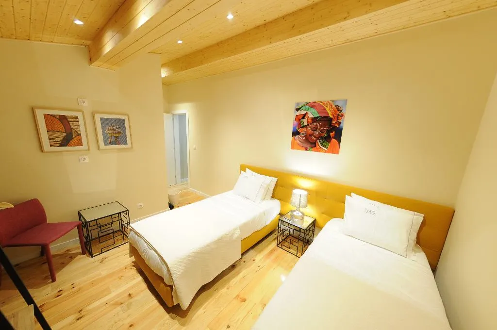 Double or Twin TWO BEDS Room, Naya - Downtown Guesthouse, Porto