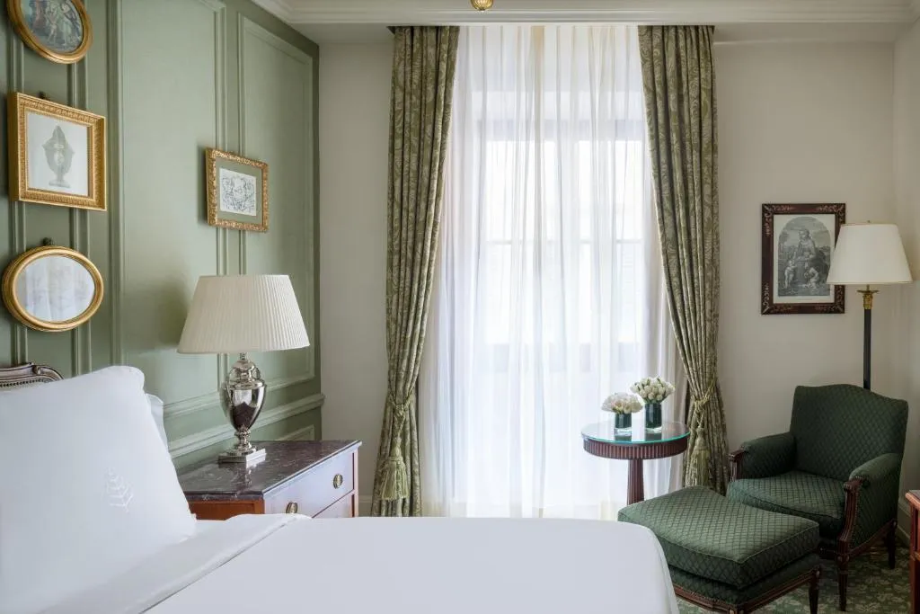 DOUBLE SUPERIOR KING BED Room, Four Seasons Hotel Firenze, Florence