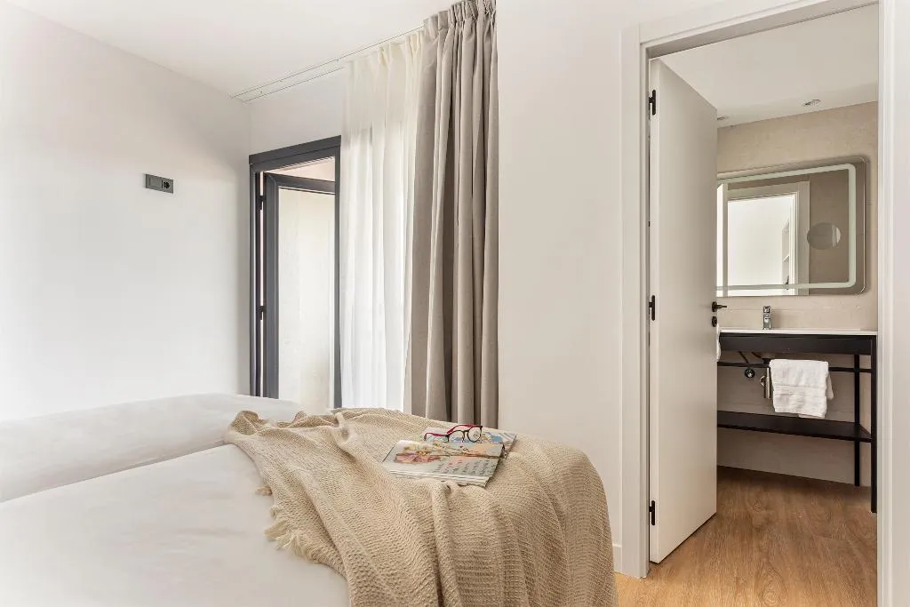 APARTMENT ONE BEDROOM Room, B48 Valencia Feria, Valencia