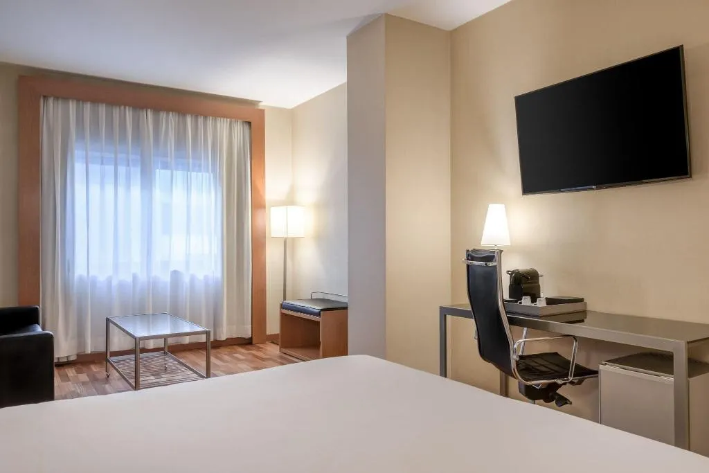 DOUBLE SUPERIOR QUEEN BED Room, AC Madrid Aravaca, Madrid
