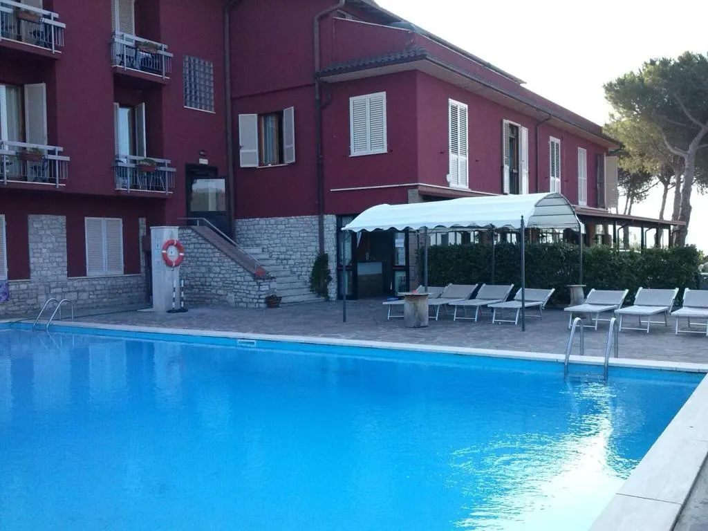 Pool, Cavalieri, Perugia