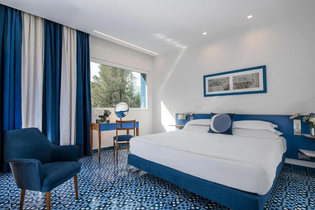 FAMILY ROOM PARK VIEW Room, Parco Dei Principi, Naples