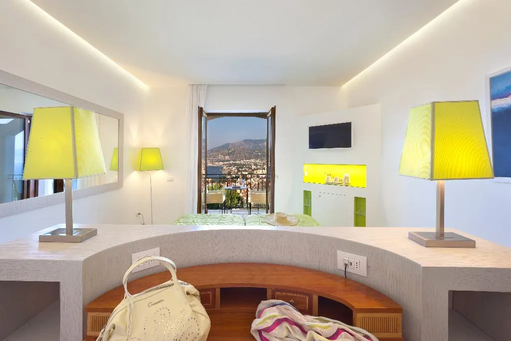 Double or Twin DELUXE SEA VIEW Room, President, Naples