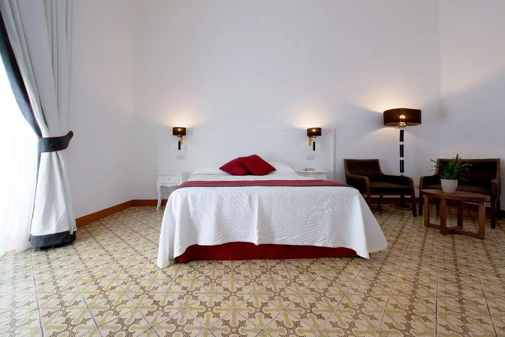 Room, Amalfi Luxury House, Naples