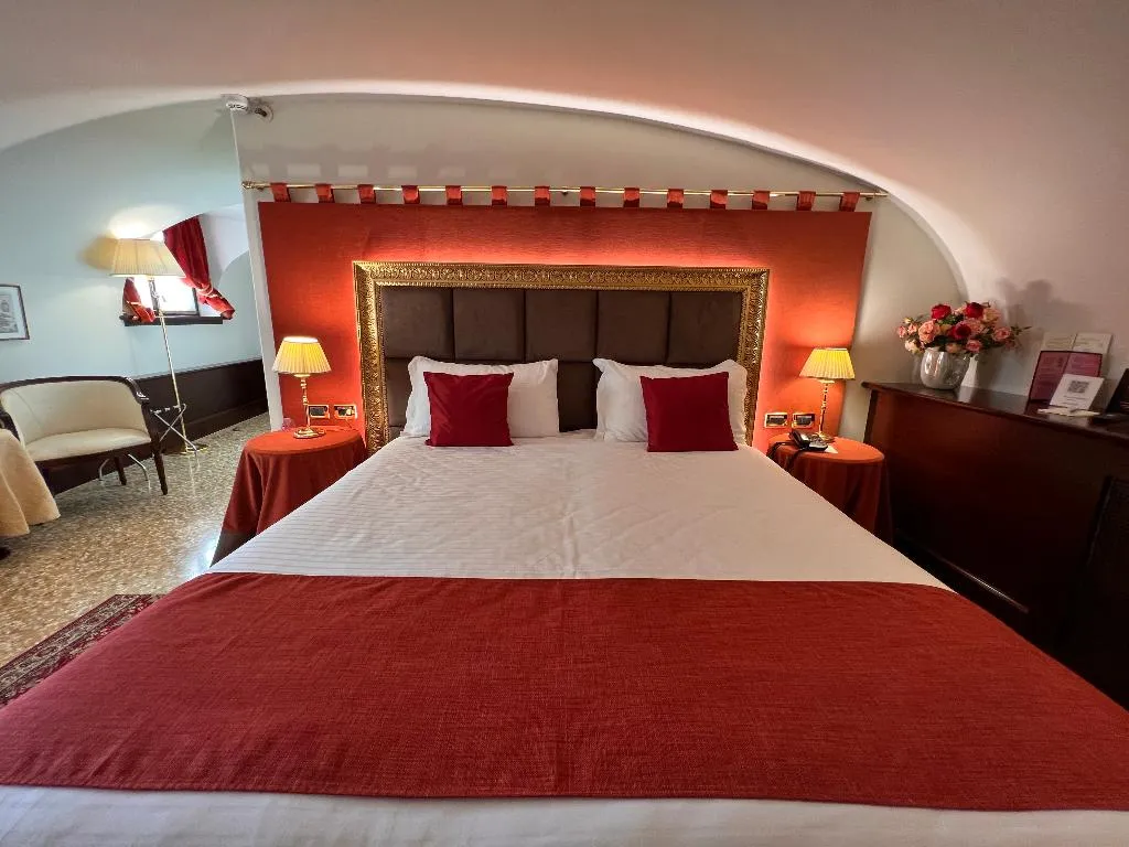 DOUBLE Accessible Room, Ruzzini Palace, Venice