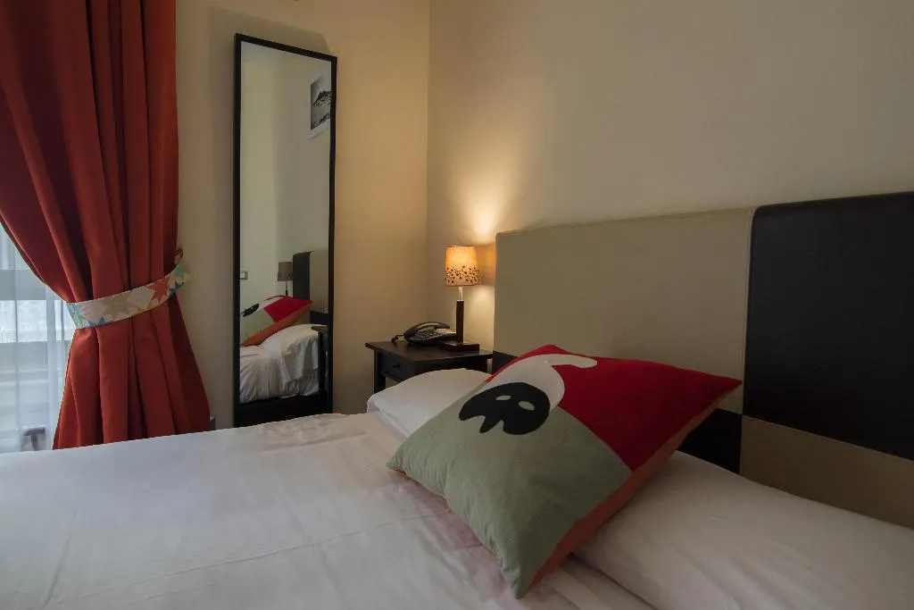 Room, Hotel Plebiscito Aparthotel, Naples