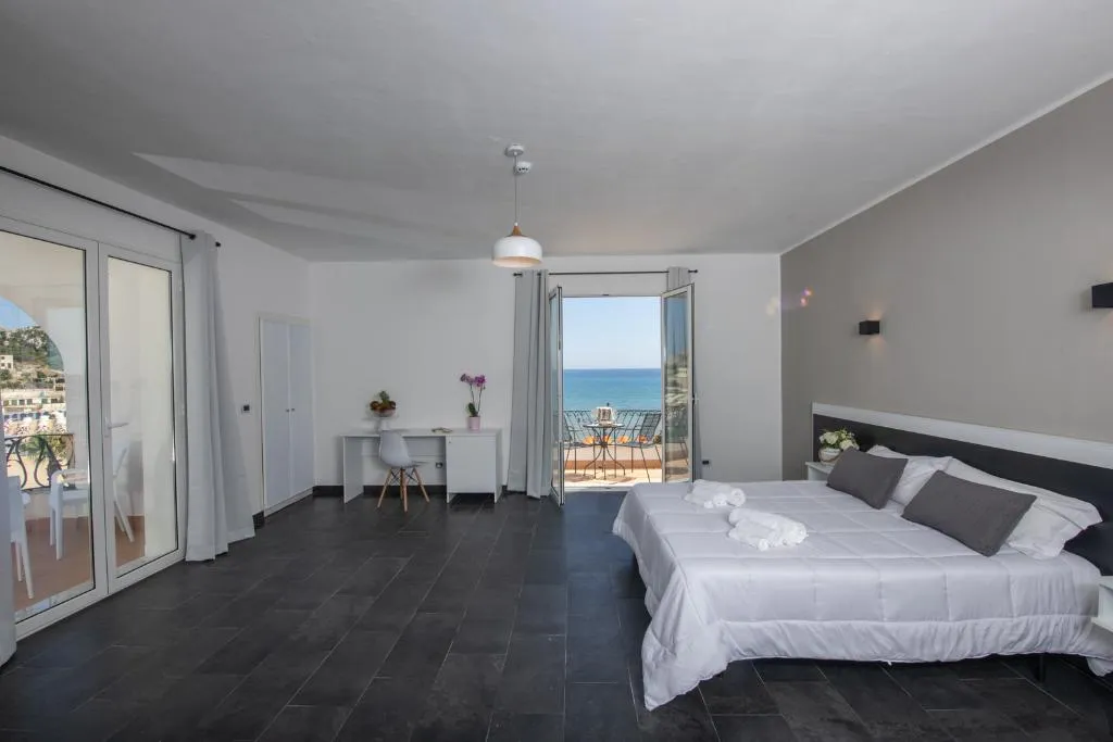 Double or Twin SEA VIEW Room, Baia D'Oro Hotel, Catania