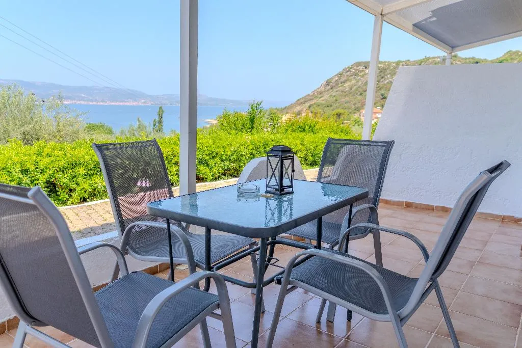 APARTMENT SEA VIEW WITH TERRACE Room, Metaxatos Apartments, Kefallinia
