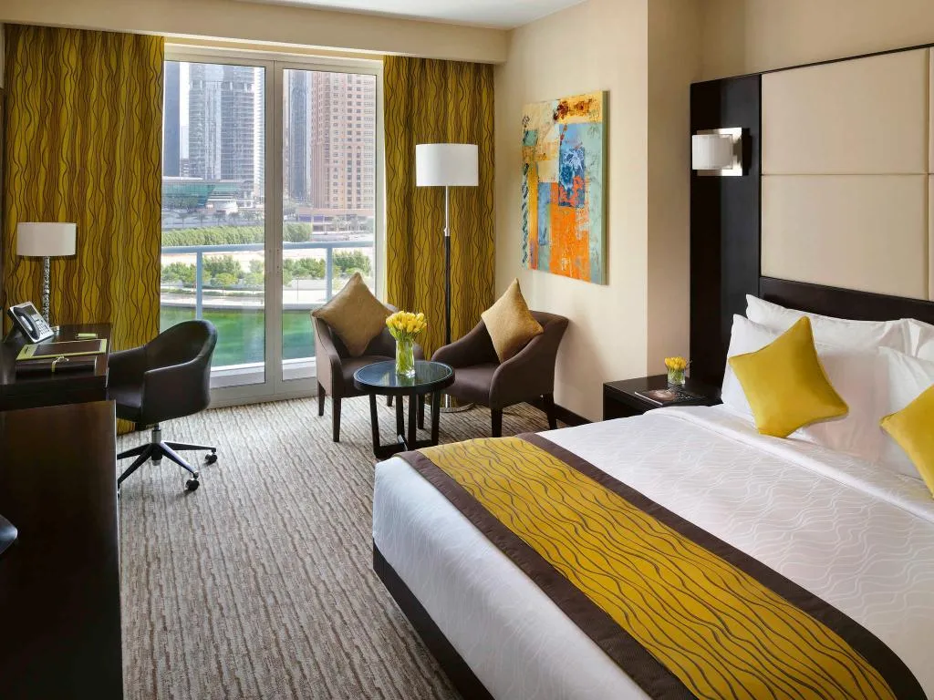 Room DELUXE KING BED Room, Movenpick Hotel Jumeirah Lakes Towers, Dubai