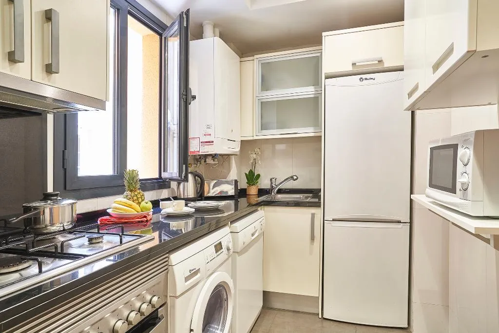 APARTMENT CAPACITY 5 TWO BEDROOMS Room, AinB Sagrada Familia Apartments, Barcelona