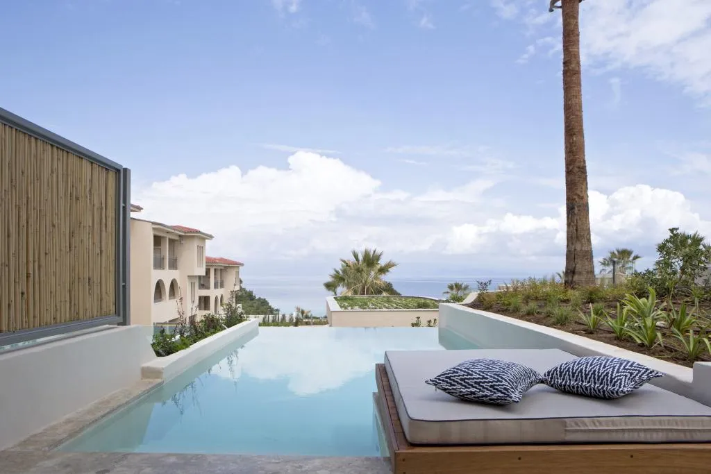 JUNIOR SUITE SEA VIEW WITH PRIVATE POOL Room, MERAVIA Leonardo Limited Edition, Halkidiki