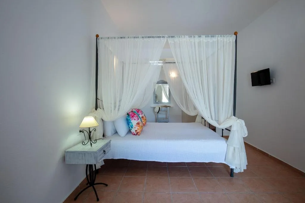 Room, Anchor Suites, Santorini