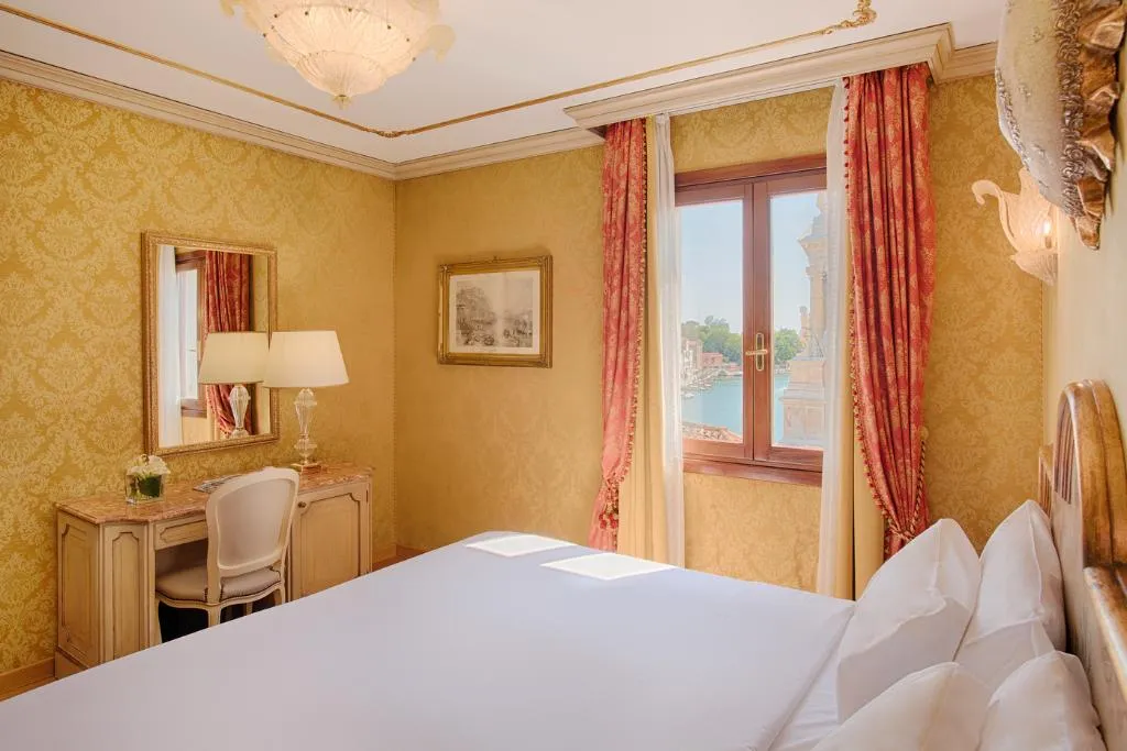 Double or Twin CLASSIC Room, NH Venezia Santa Lucia, Venice